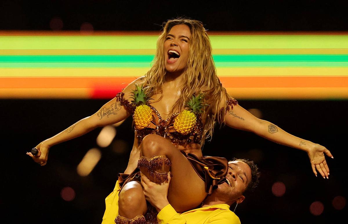  [US, Mexico & Canada customers only] Sep 5, 2025; Sao Paulo, BRAZIL; Singer Karol G performs during the half time during a NFL game between the Los Angeles Chargers and the Kansas City Chiefs at Corinthians Arena. Mandatory Credit: Amanda Perobelli/Reuters via Imagn Images 