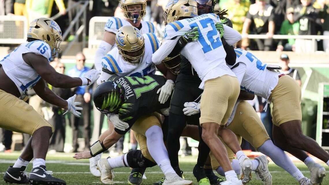 Big Ten: Officials gave Oregon incorrect spot on conversion try in loss to UCLA