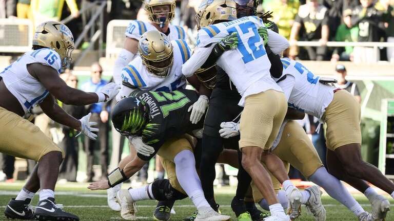 Big Ten: Officials gave Oregon incorrect spot on conversion try in loss to UCLA