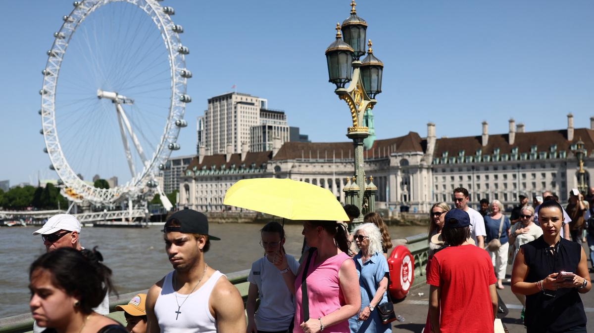 People cross Westminster Bridge in London, Britain, May 26, 2026. REUTERS/Jack Taylor