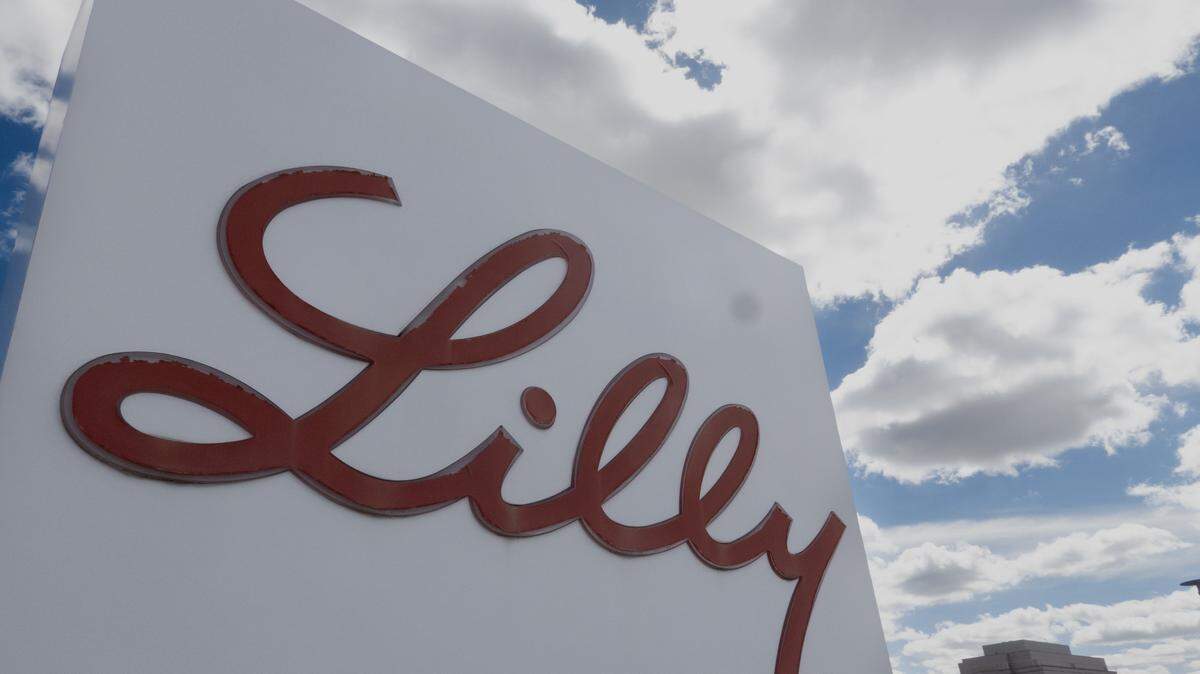 An experimental shot helped participants in a large trial lose far more weight than obesity drugs already on the market, according to Eli Lilly, the maker.