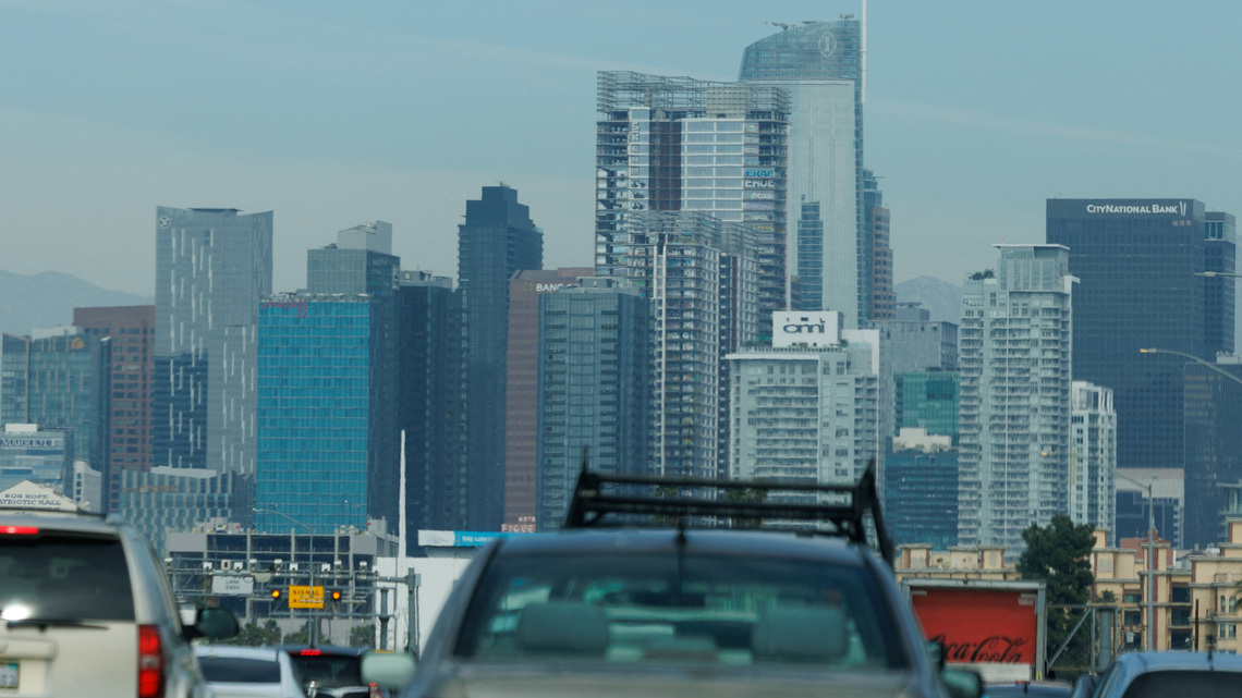 Automakers could halt car sales in California without delay in vehicle tracking law 