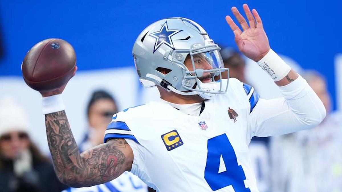 Jan 4, 2026; East Rutherford, New Jersey, USA; Dallas Cowboys quarterback Dak Prescott (4) warms up before the game against the New York Giants at MetLife Stadium. Mandatory Credit: Robert Deutsch-Imagn Images | Robert Deutsch-Imagn Images 