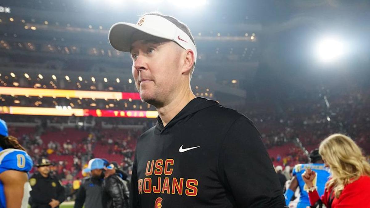  Nov 29, 2025; Los Angeles, California, USA; Southern California Trojans head coach Lincoln Riley reacts after the game against the UCLA Bruins at United Airlines Field at Los Angeles Memorial Coliseum. Mandatory Credit: Kirby Lee-Imagn Images | Kirby Lee-Imagn Images 