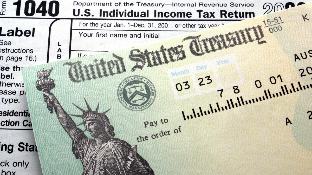 The Department of Justice accuses a Kennewick income tax preparer of filing custoer tax returs that were riddled with errors and had fraudulent entries.