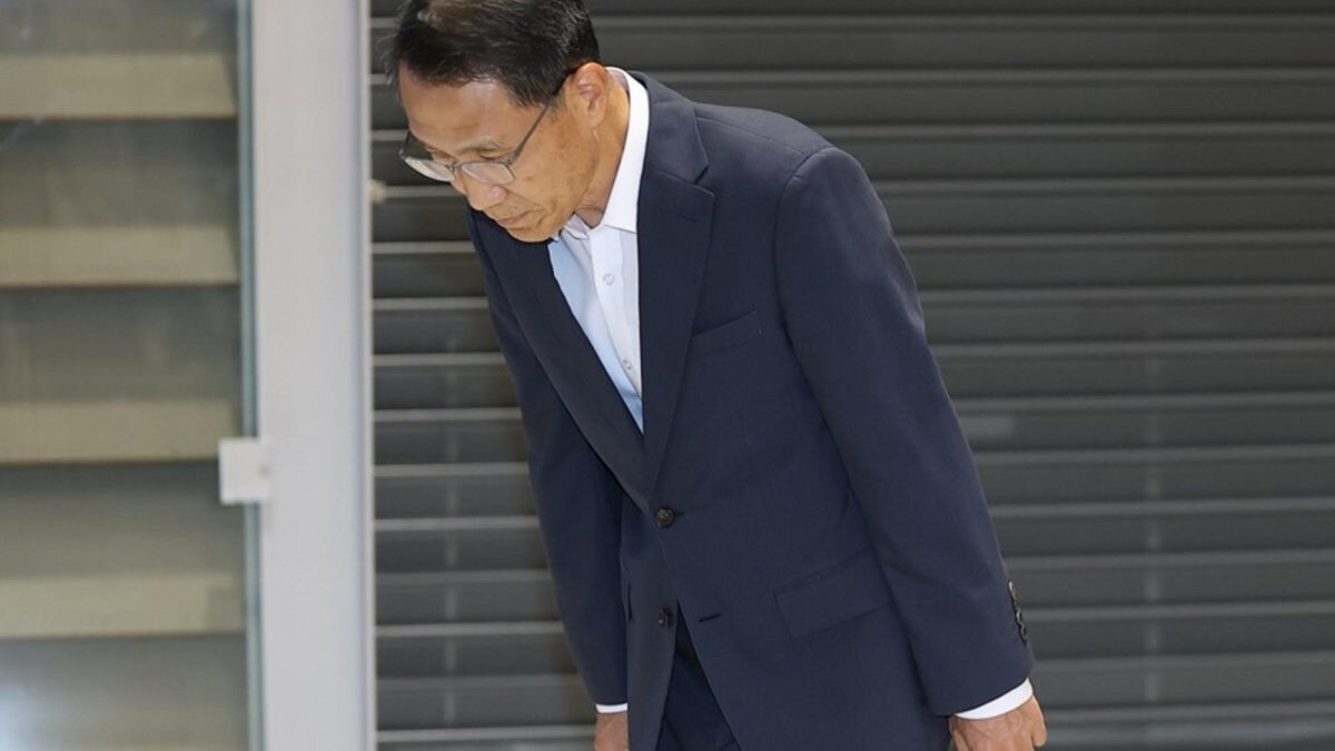 Yoo Jae-seong, acting commissioner general of the National Police Agency, bows in apology at Incheon International Airport in Incheon, South Korea, 10 July 2026, after cutting short an official trip to the United States. Several police officers are under investigation over allegations that they leaked investigative information and destroyed evidence during the probe into the murder of a 17-year-old female high school student in the southwestern city of Gwangju. Photo by YONHAP / EPA