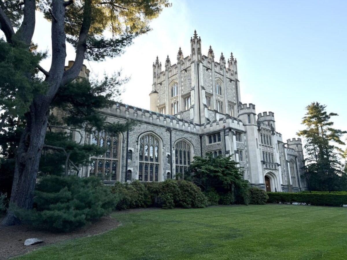  Time your Vassar campus visit for golden hour to see the Thompson Memorial Library at its best. Photo credit: Cathy Bennett Kopf 