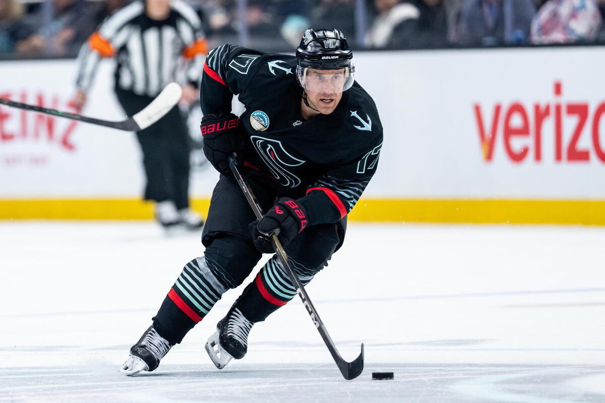  Avalanche Sign Veteran Forward Jaden Schwartz To A Three-Year Contract 