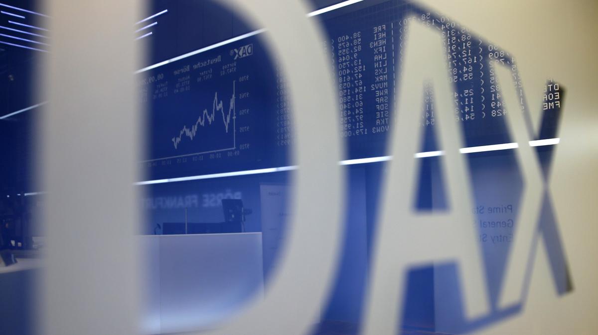 The German share price index DAX board is reflected at the stock exchange in Frankfurt, September 8, 2014. REUTERS/Kai Pfaffenbach (GERMANY - Tags: BUSINESS)