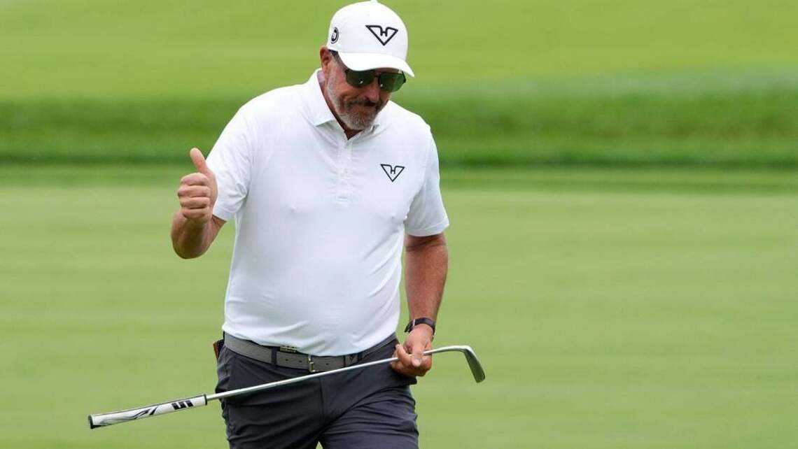 Phil Mickelson dismisses misconduct expose as 'click-bait narrative' 