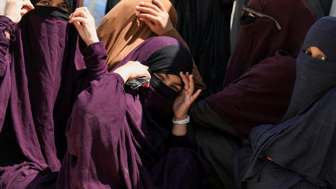 Australian women and children linked to ISIS return from Syria, arrests expected 