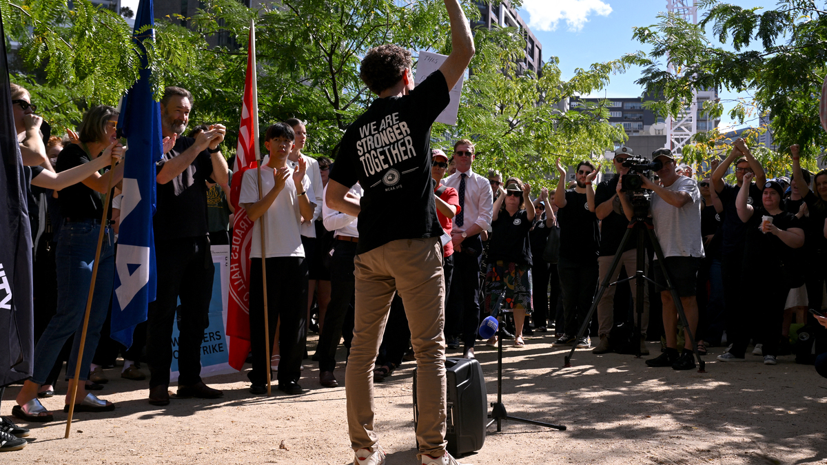 AI workforce protest in Australia. Journalists walk out of the Australian Broadcasting Corporation (ABC) headquarters on strike demanding better pay and protections to stop artificial intelligence taking their jobs, in Melbourne on March 25, 2026.