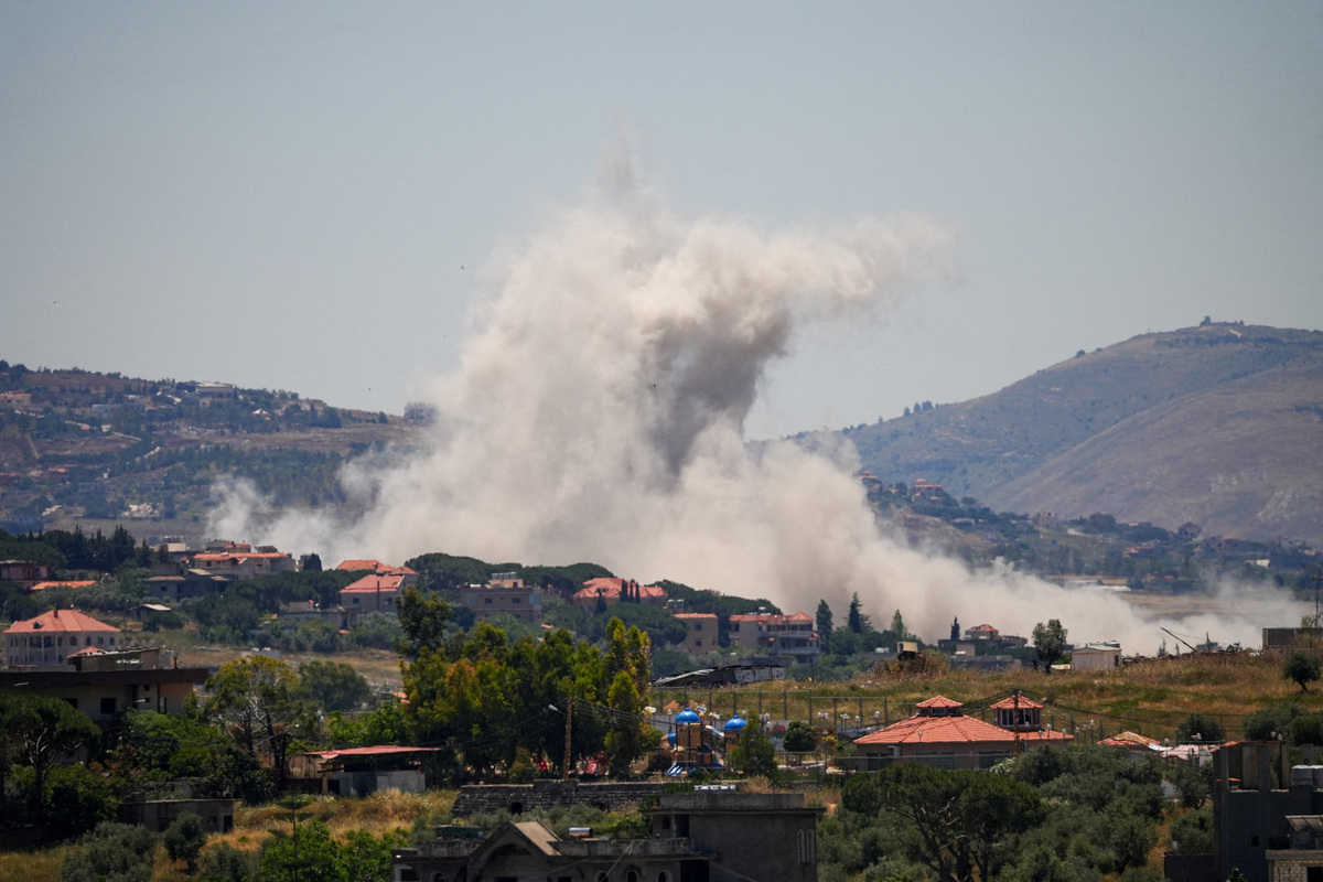 Smoke billows from southern Lebanon, following Israeli strikes, as seen from Nabatieh, Lebanon, June 4, 2026. REUTERS/Stringer