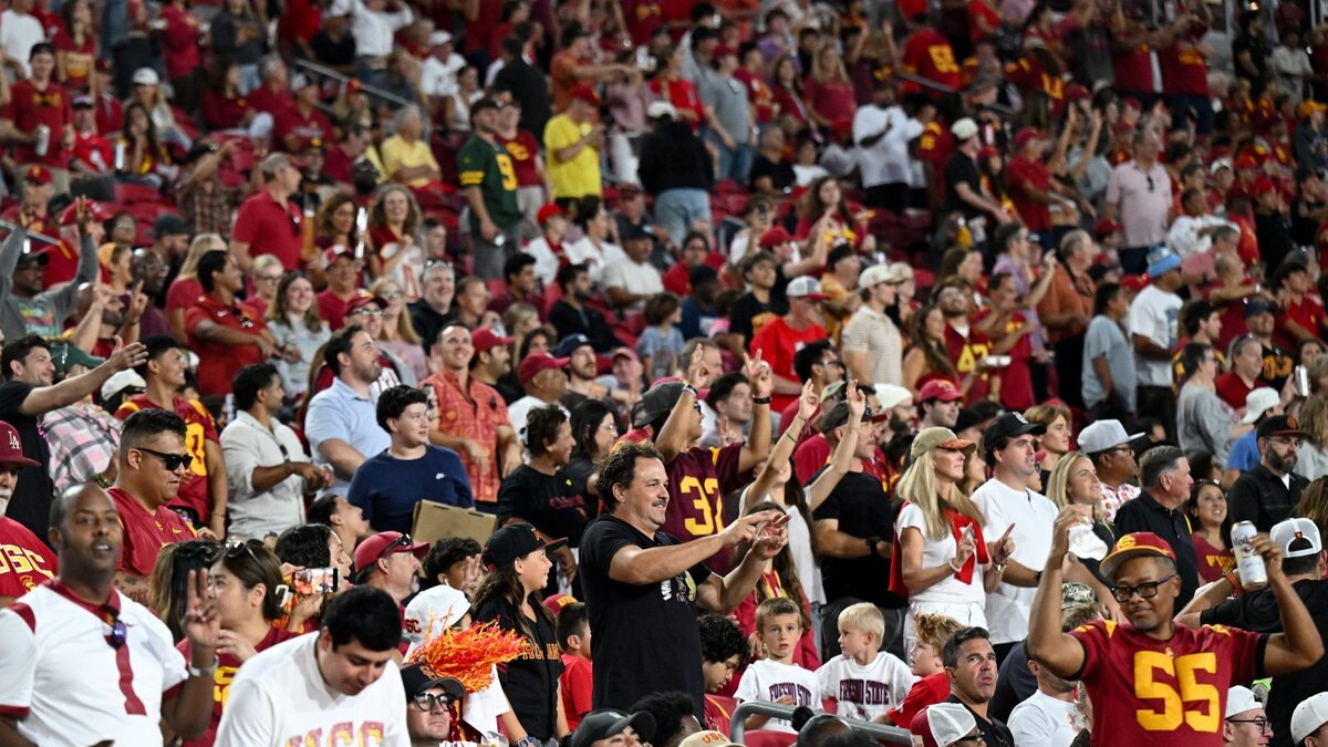 Attendance noticeably better for USC's Friday night game vs. Fresno State