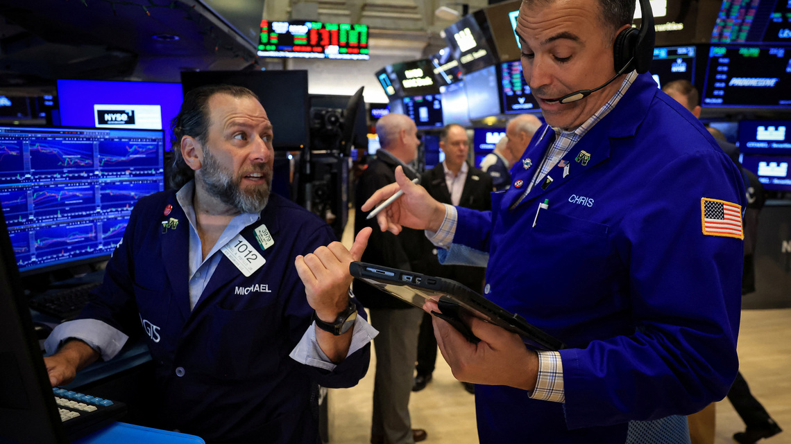 Trading Day: Tech outlook is cloudy 