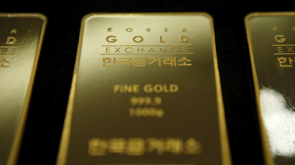 Analysis-Entrenched premium leaves gold primed to climb despite surge in US bond yields 