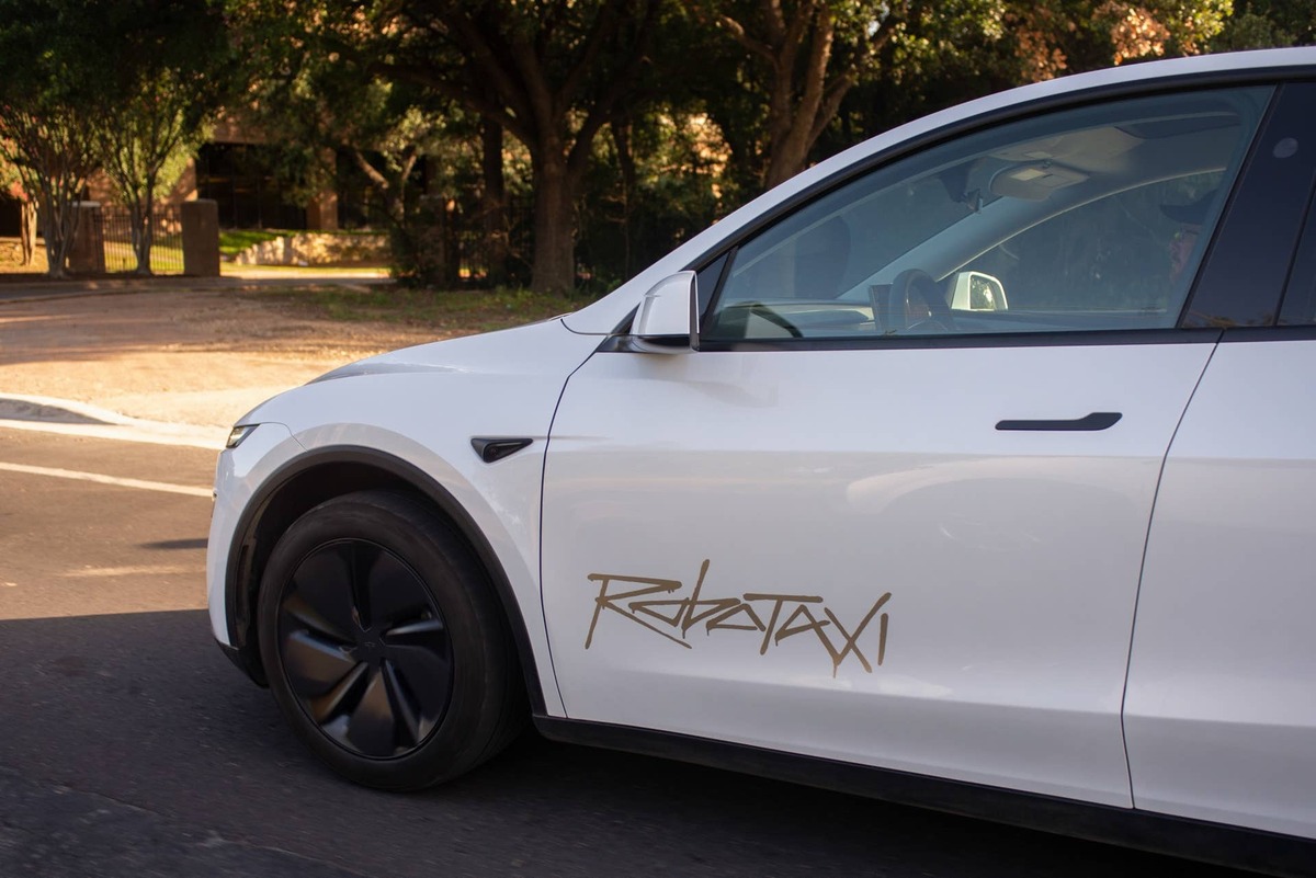  Tesla robotaxi