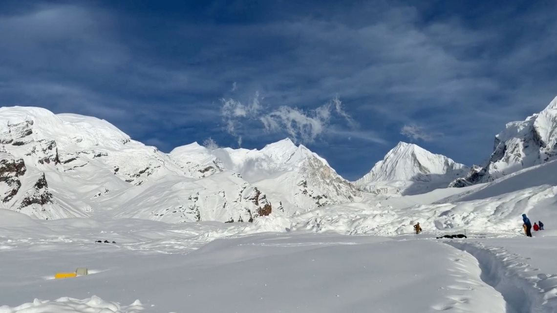 Avalanche kills 15 Nepali workers preparing Himalayan mountain camp for climbers 