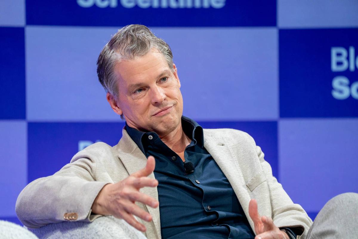  Netflix Co-CEO Greg Peters expects ad sales to double in 2026. 
