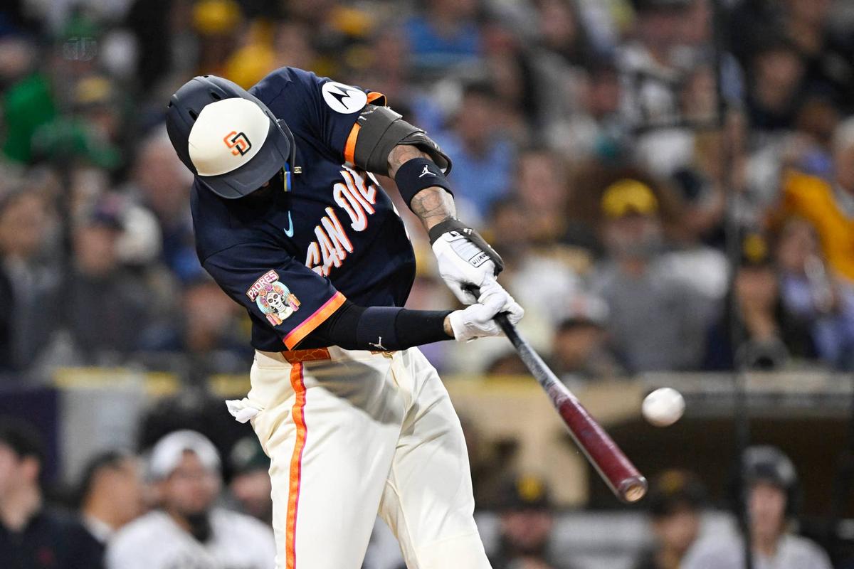  San Diego Padres right fielder Nick Castellanos (21), Denis Poroy-Imagn Images