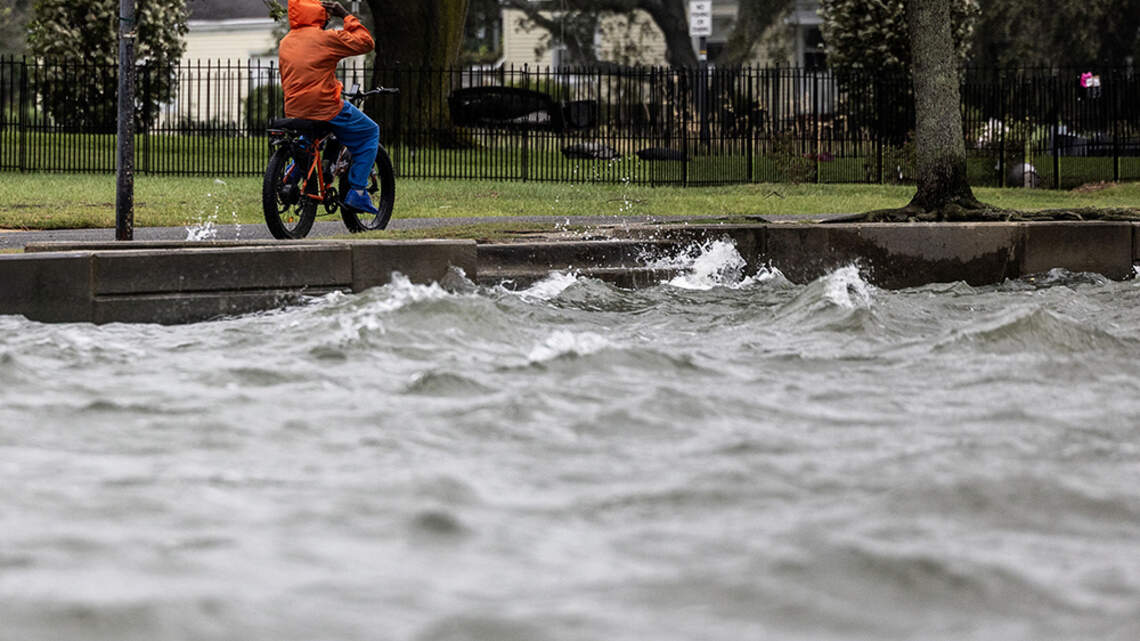 Powerful nor'easter to slam Northeast, waves up to 20 feet expected
