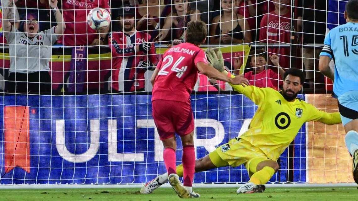 Rafael Navarro's brace helps St. Louis City top United 