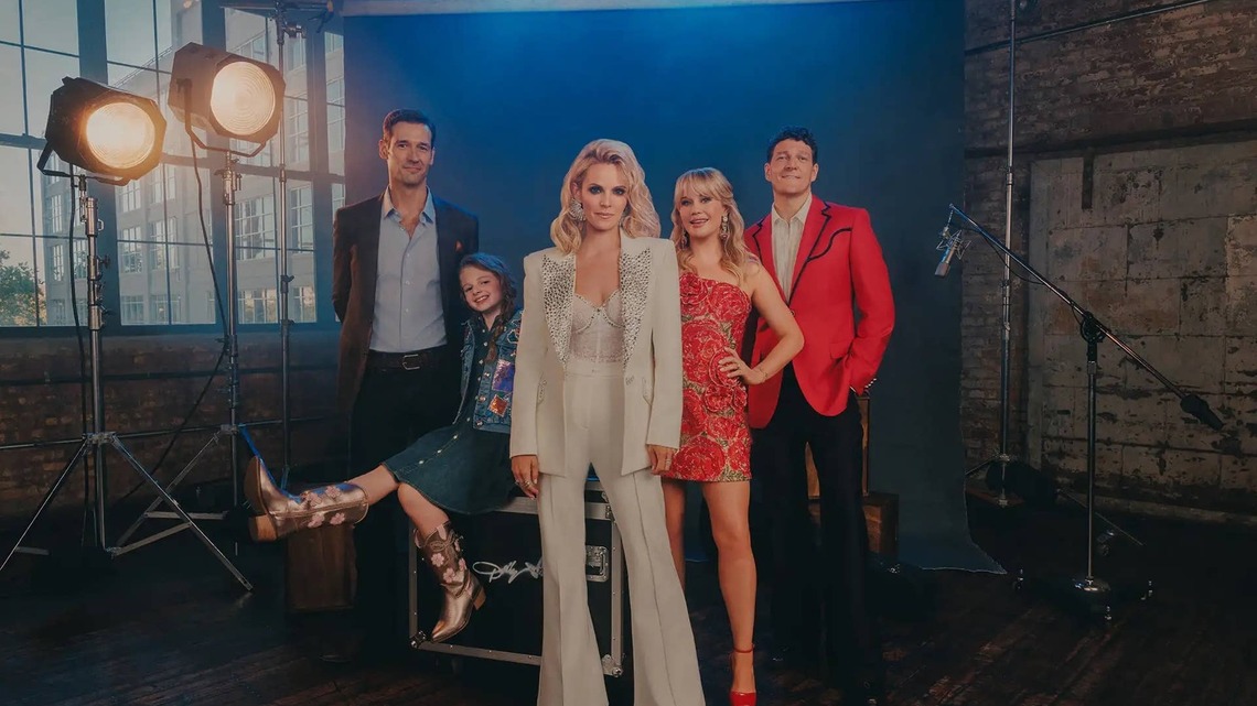 Dolly Parton Handpicked the Cast for Her Musical 
