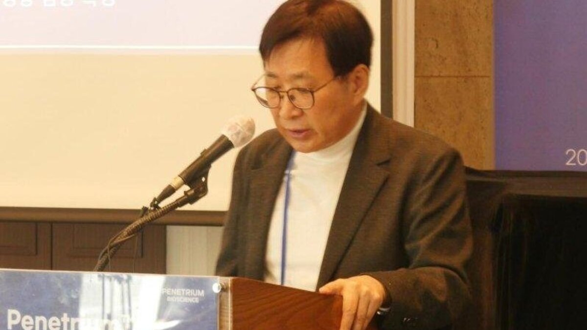 Penetrium Bioscience Chairman Cho Won-dong speaks during a press conference in Seoul in April. The company plans to launch a clinical trial combining its cancer drug Penetrium and Merck’s immunotherapy Keytruda. Photo by Penetrium Bioscience

                                            