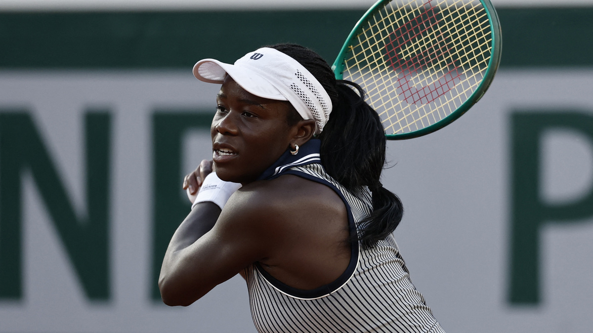 Tennis - French Open - Roland Garros, Paris, France - May 28, 2026 Canada's Victoria Mboko in action during her second round match against Czech Republic's Katerina Siniakova REUTERS/Benoit Tessier