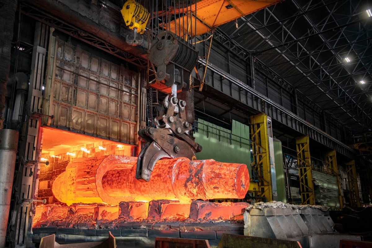 Gold's record run fuels a global smuggling boom touching every investor's portfolio. 