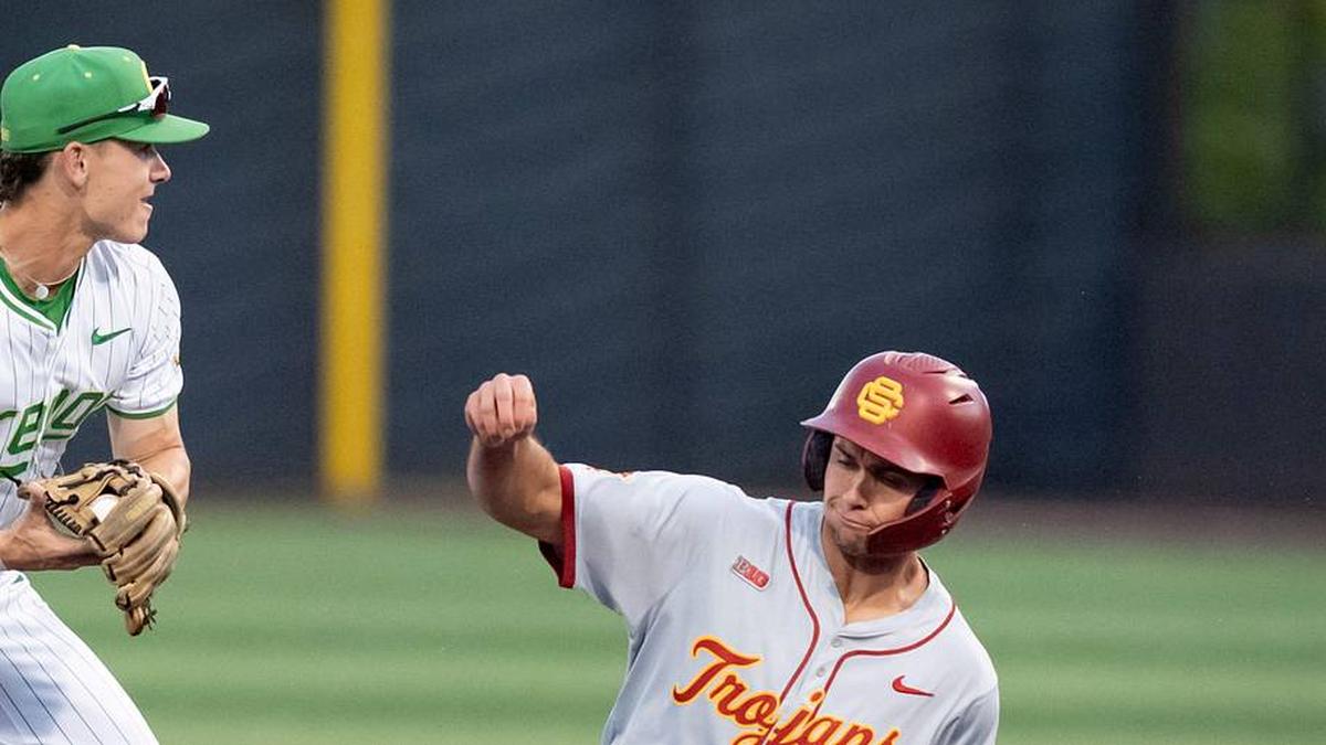  Oregon infielder Maddox Molony, left, forces out USC outfielder Jack Basseer at second base as the Oregon Ducks host the USC Trojans on May 14, 2026, in Eugene, Oregon. | Ben Lonergan/The Register-Guard / USA TODAY NETWORK via Imagn Images 