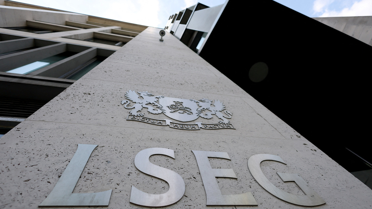 Signage is seen outside the LSEG (London Stock Exchange Group) headquarters in Paternoster Square, London, Britain, April 25, 2025. REUTERS/Toby Melville