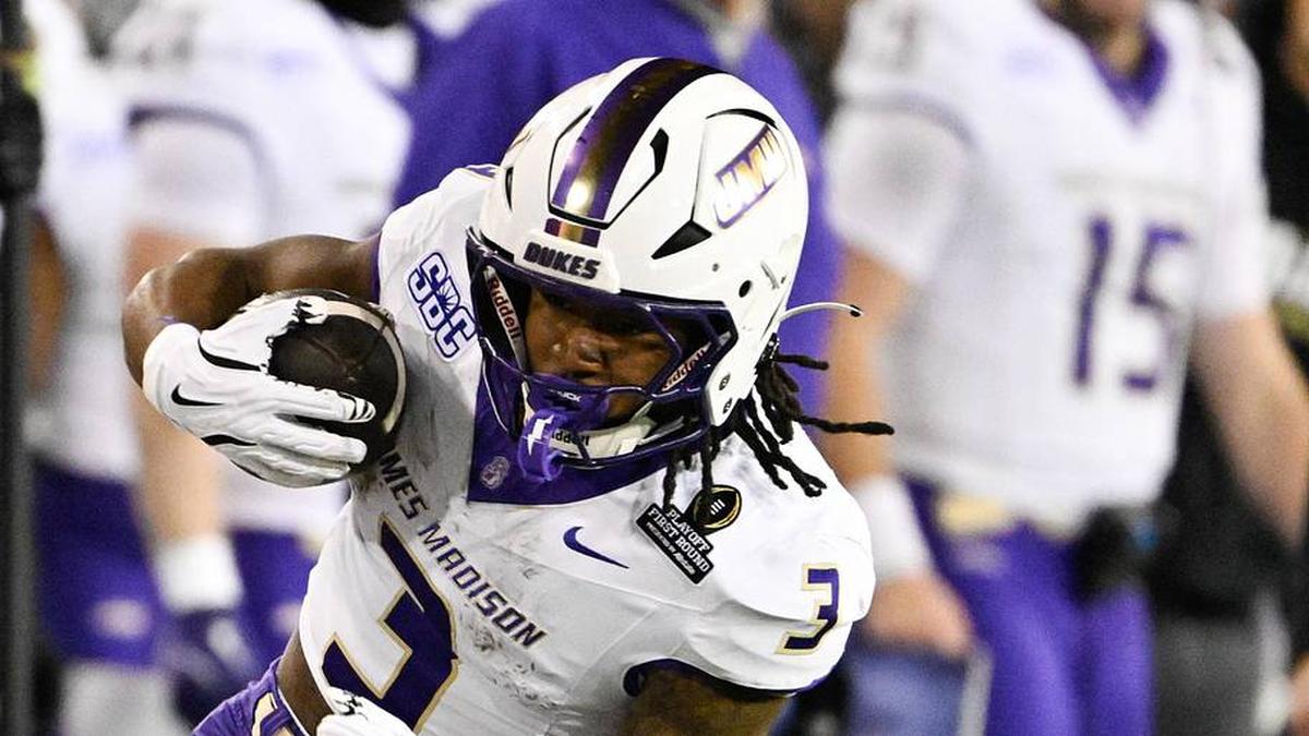  Dec 20, 2025; Eugene, OR, USA; James Madison Dukes running back Wayne Knight (3) rushes during the second quarter against the Oregon Ducks at Autzen Stadium. Mandatory Credit: Troy Wayrynen-Imagn Images | Troy Wayrynen-Imagn Images 