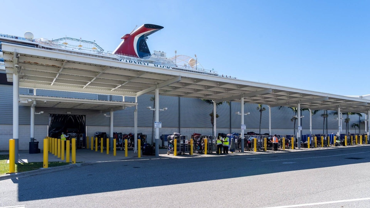  Thousands of suitcases must be screened, sorted, and delivered to cabins on cruise embarkation day. 