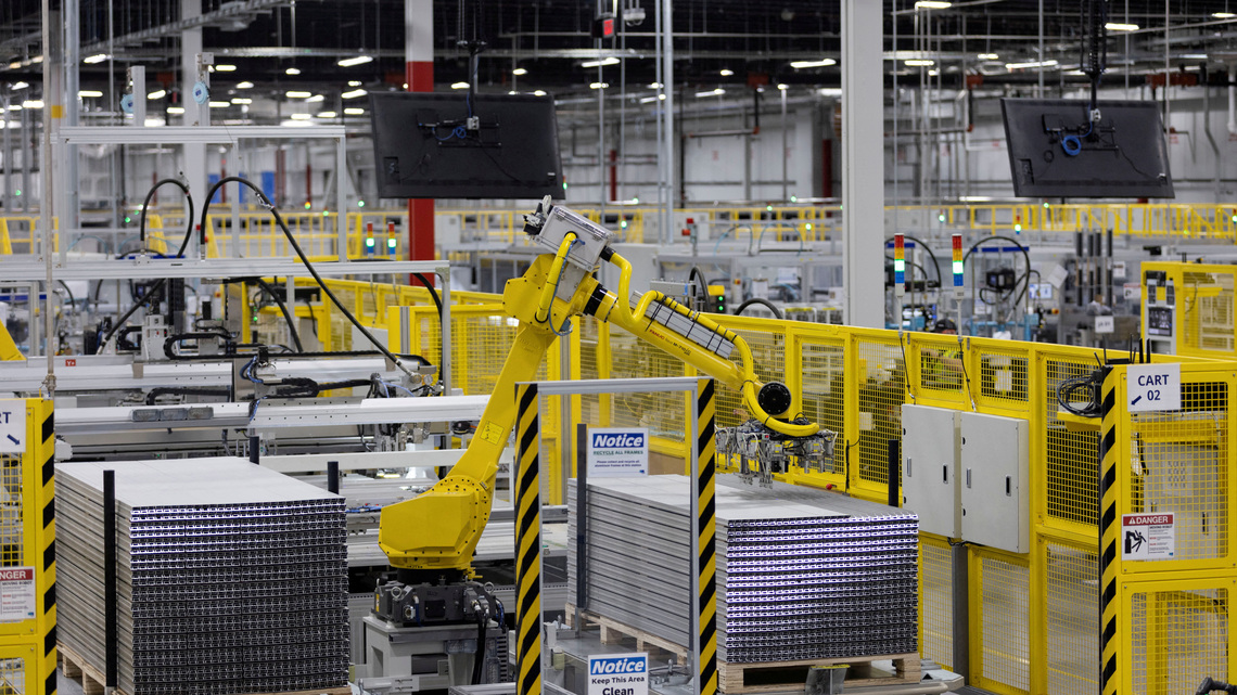 Rise in US factory orders beats expectations in July 