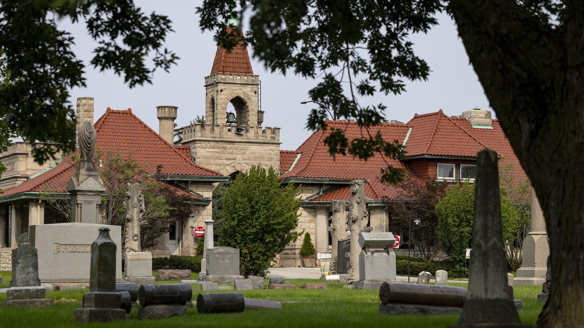 Chicago's Bohemian National Cemetery under investigation for mishandling remains, state comptroller says 