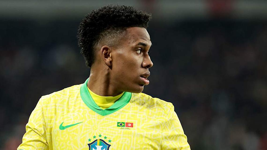  Estêvão has sustained a worrying hamstring injury. | Jean Catuffe/Getty Images 