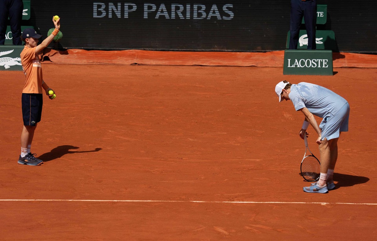  Jannik Sinner of Italy reacts during his match against Juan Manuel Cerundolo. 