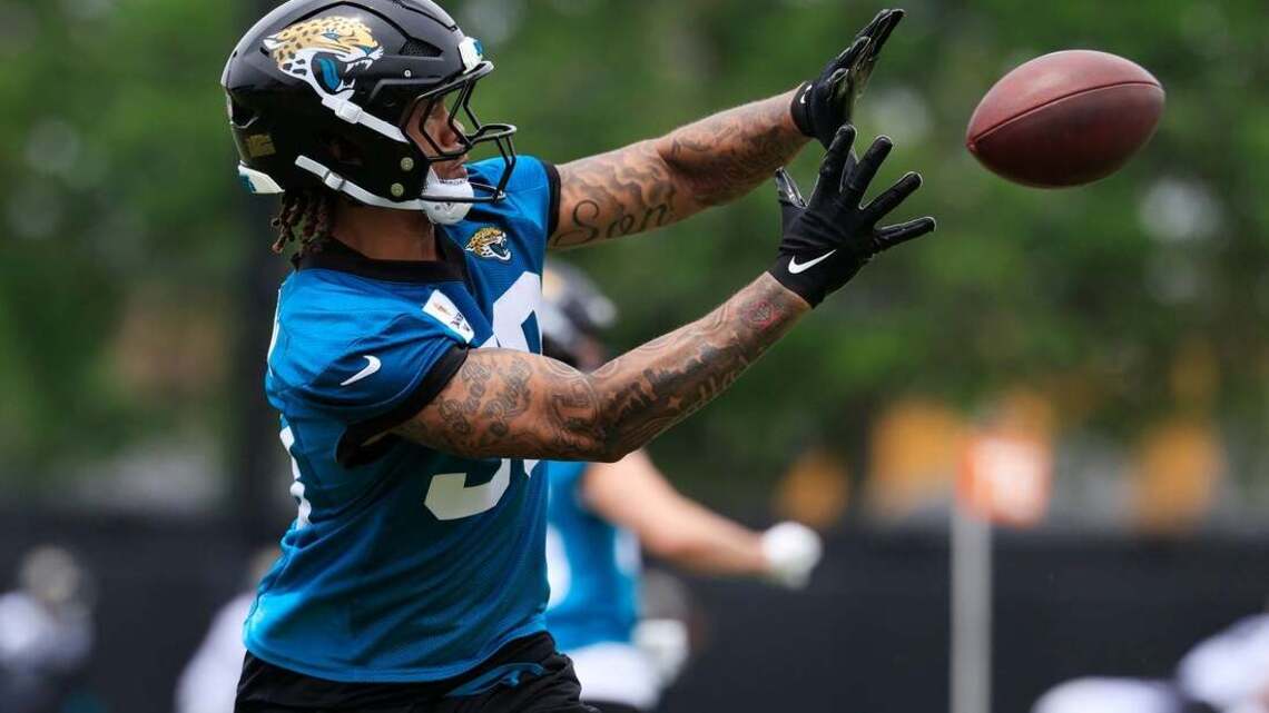 Eagles' Ja'Quinden Jackson has full movement after leaving game by ambulance