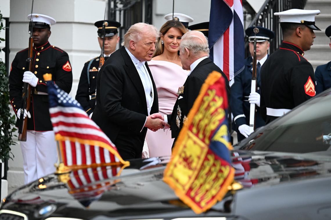 President Donald Trump and first lady Melania Trump greet King Charles III and Queen Camilla of the United Kingdom as they arrive for a state dinner at the White House in Washington, on Tuesday, April 28, 2026. (Kenny Holston/The New York Times)
