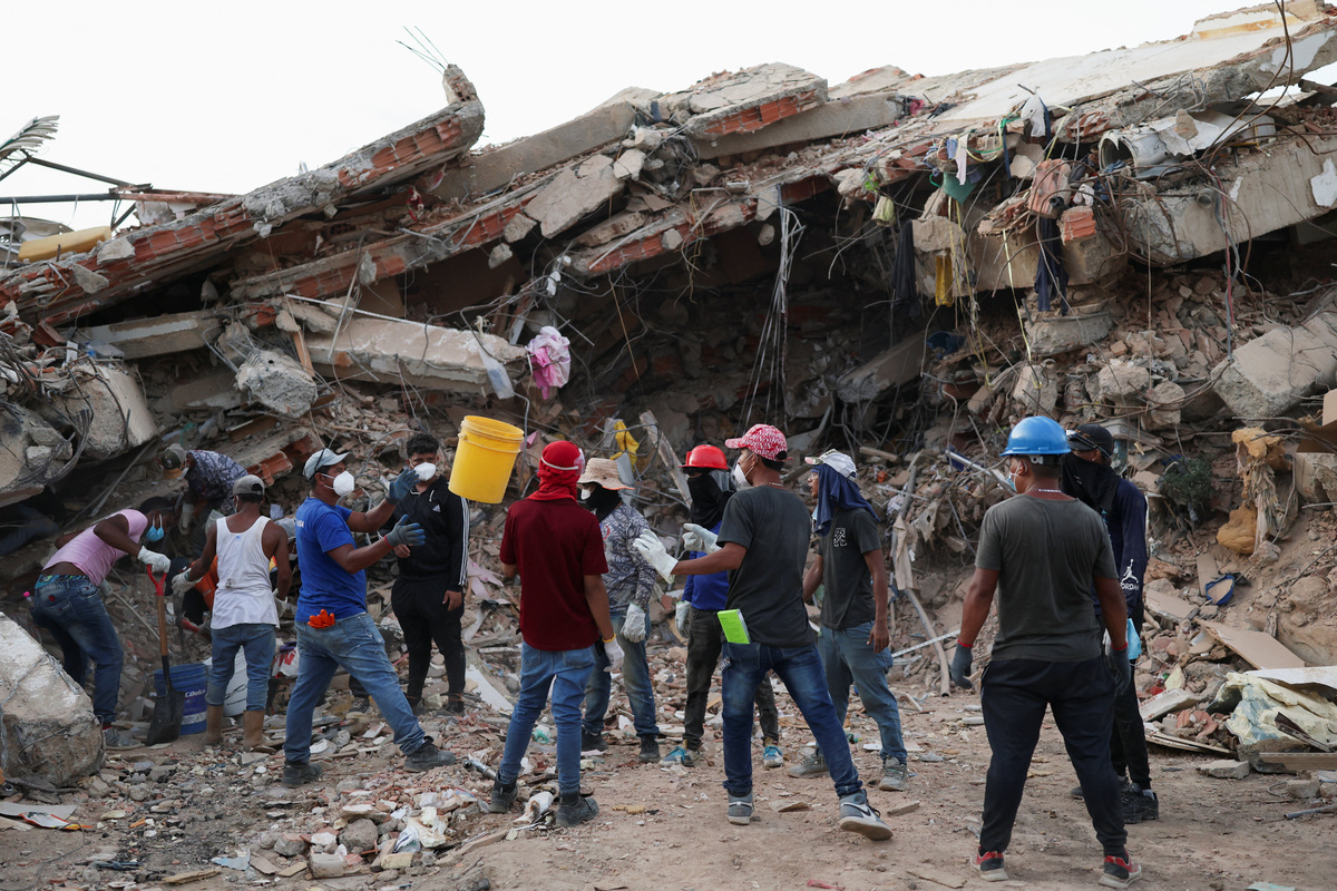 Rescuers search through debris in the aftermath of the June 24 earthquakes, in La Guaira, Venezuela, July 4, 2026. REUTERS/Pablo Sanhueza