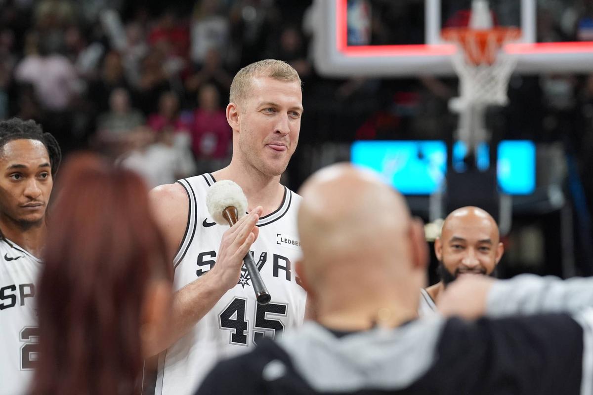  San Antonio Spurs forward Mason Plumlee (45)
