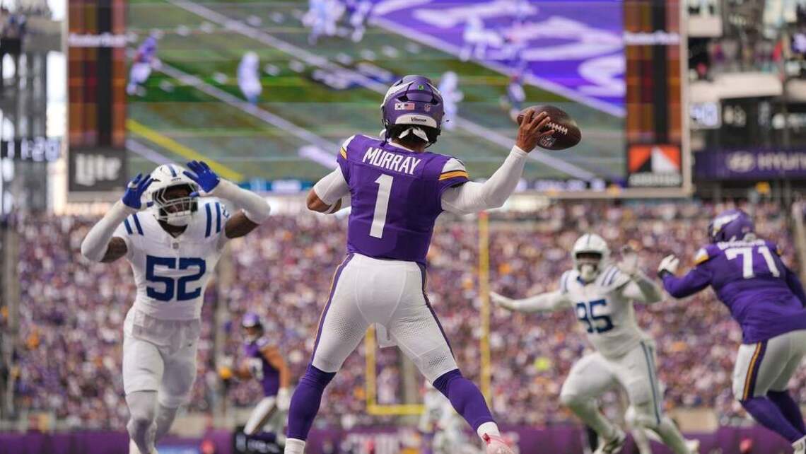 Vikings take over late to edge Colts, move to 6-0