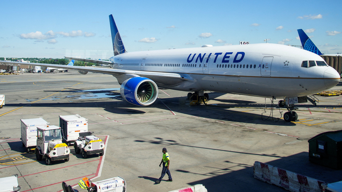 FILE PHOTO: United Airlines planes are seen at the tarmac at Newark International Airport in Newark, New Jersey, U.S., May 7, 2025. REUTERS/Eduardo Munoz/File Photo