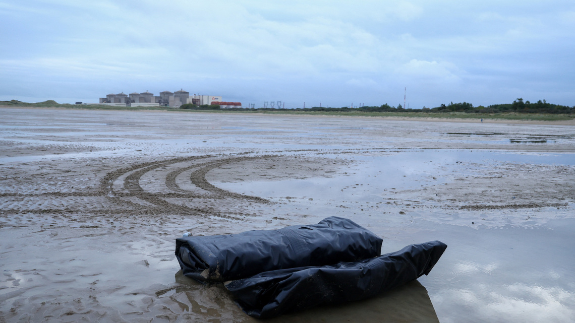 Child and two women die on migrant dinghy off French coast