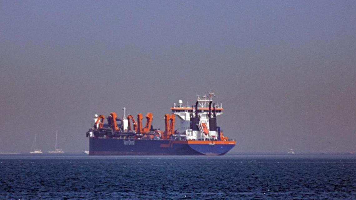 Admiral: U.S. sinks six Iranian boats; two ships pass Strait of Hormuz 