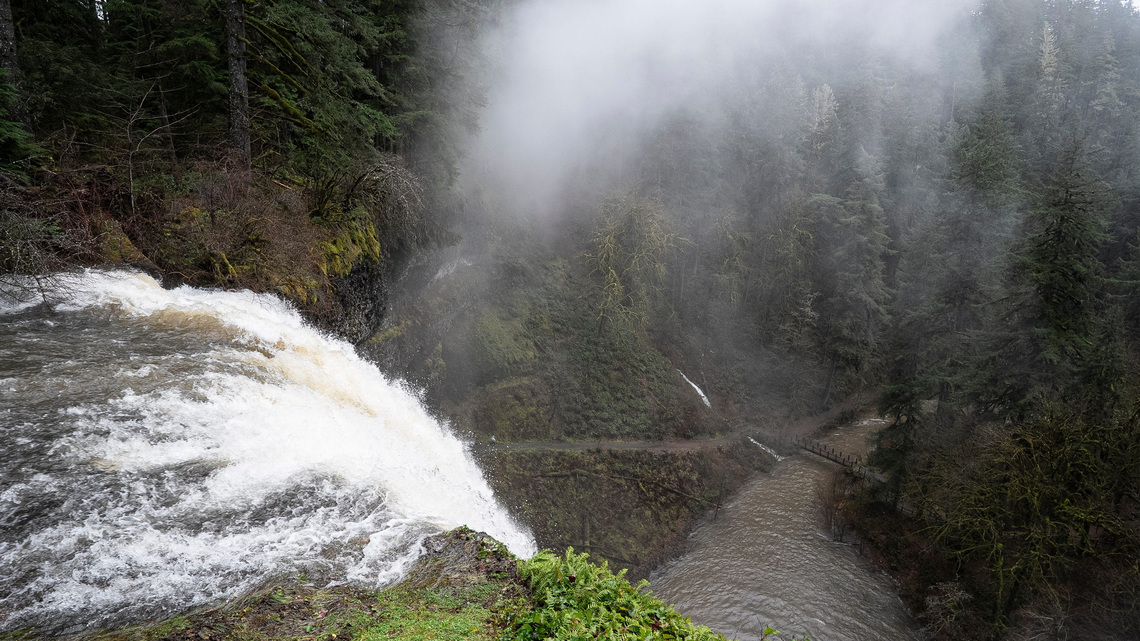 Kentucky man dead after falling off 177-foot waterfall at Silver Falls State Park 