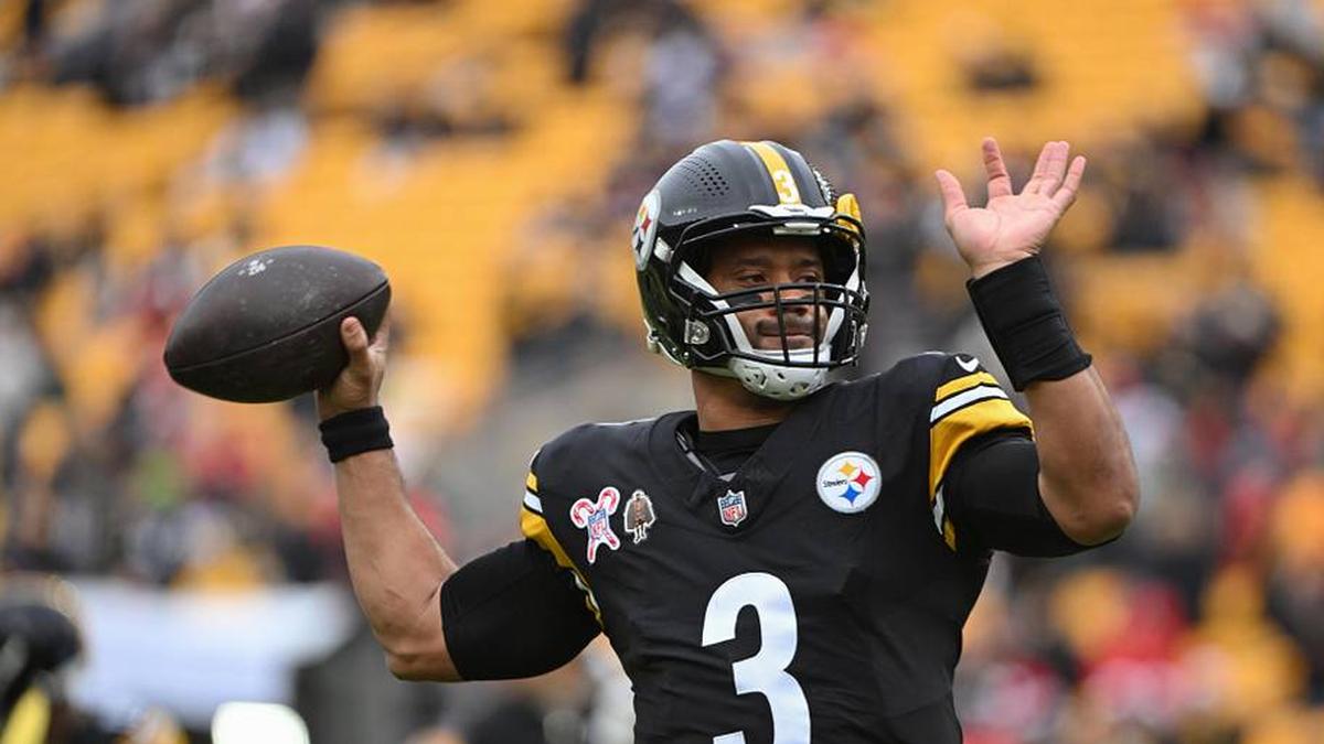  Dec 25, 2024; Pittsburgh, Pennsylvania, USA; Pittsburgh Steelers quarterback Russell Wilson (3) warms up against the Kansas City Chiefs at Acrisure Stadium. Mandatory Credit: Barry Reeger-Imagn Images | Barry Reeger-Imagn Images 
