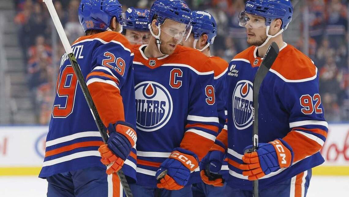 Eyeing Cup, Oilers begin Mike Babcock era vs. rebuilding Canucks 