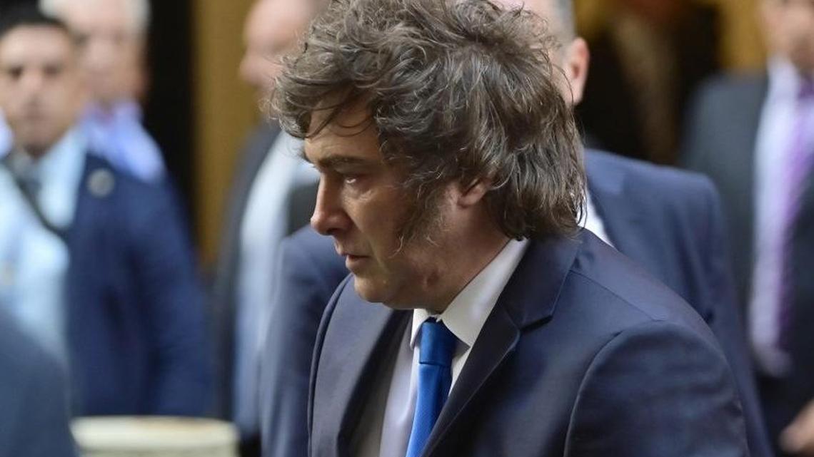 Argentina bets on financing its debt without turning to Wall Street 